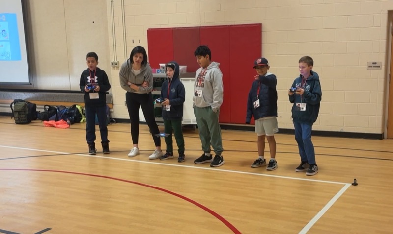 Flight Club students working on drone coding in the Vienna.i.Lab