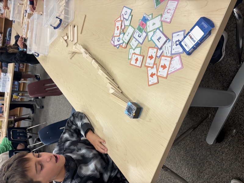 Student navigating a KaiBot through a coding challenge in the Vienna.i.Lab